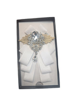 Load image into Gallery viewer, Brand Q Brooch Bow Ties2

